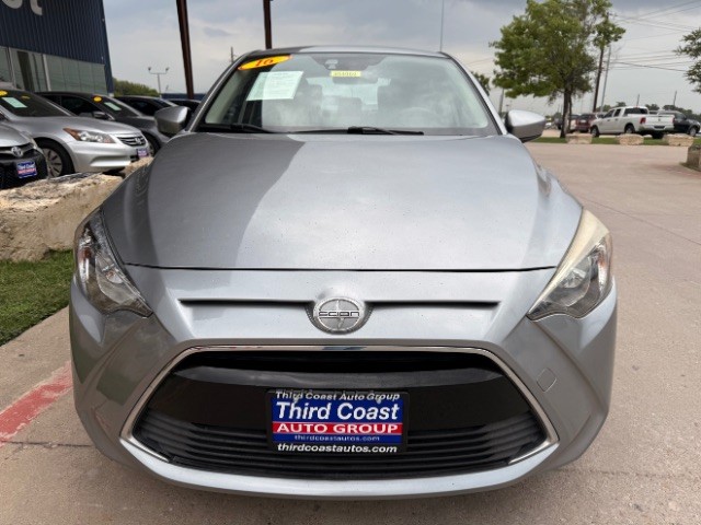 Scion iA Vehicle Full-screen Gallery Image 06