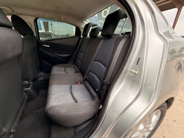 Scion iA Vehicle Full-screen Gallery Image 08