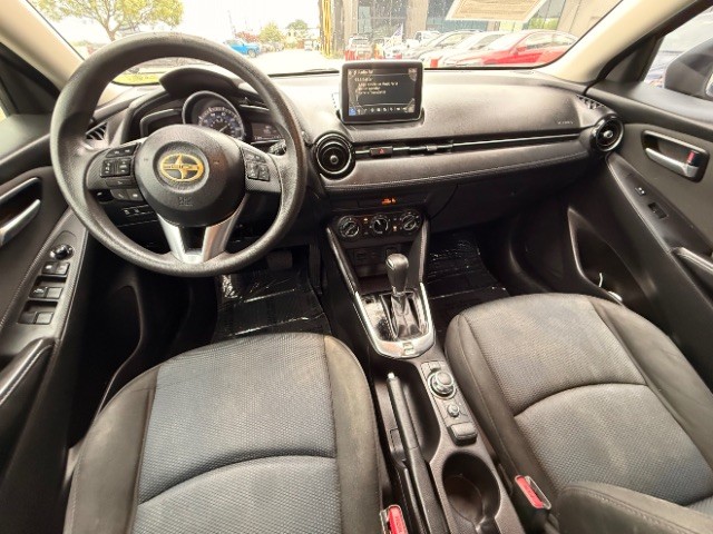 Scion iA Vehicle Full-screen Gallery Image 09