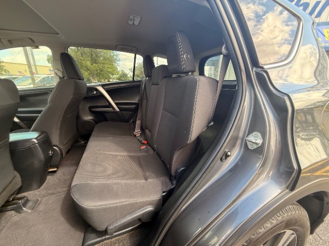 Toyota RAV4 Vehicle Full-screen Gallery Image 07