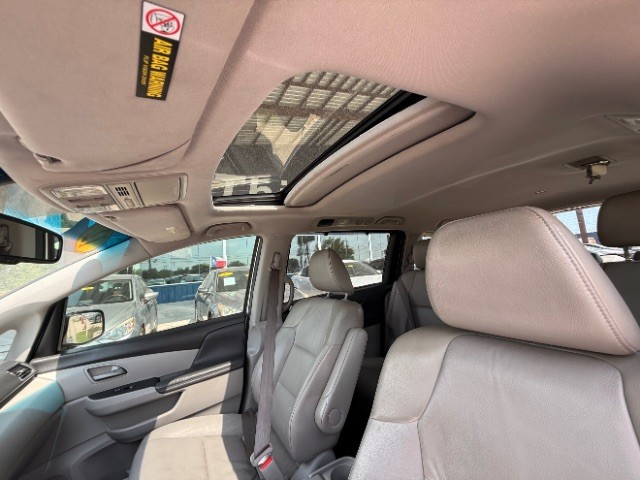 Honda Odyssey Vehicle Full-screen Gallery Image 12