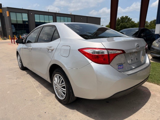 Toyota Corolla Vehicle Full-screen Gallery Image 03