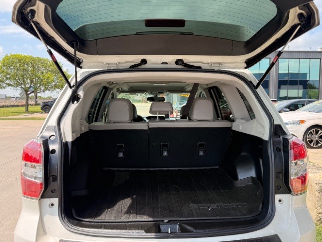 Subaru Forester Vehicle Full-screen Gallery Image 06