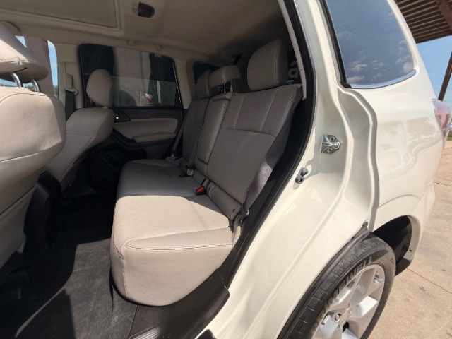 Subaru Forester Vehicle Full-screen Gallery Image 09