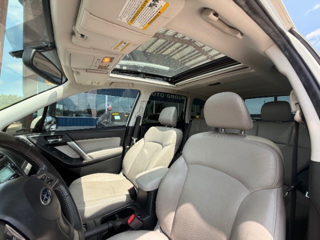 Subaru Forester Vehicle Full-screen Gallery Image 11
