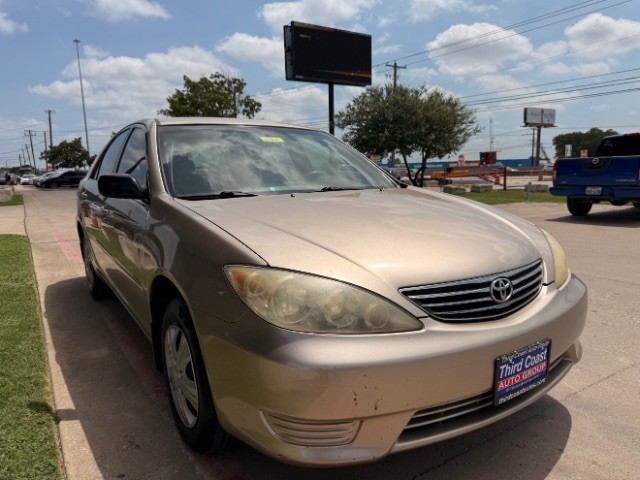 Toyota Camry Vehicle Full-screen Gallery Image 02