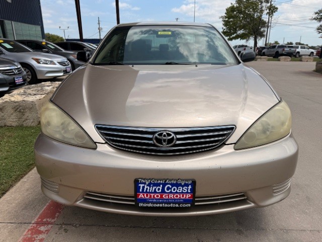 Toyota Camry Vehicle Full-screen Gallery Image 06