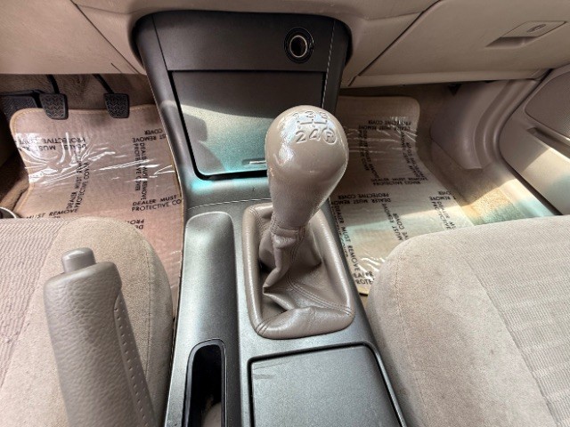 Toyota Camry Vehicle Full-screen Gallery Image 10