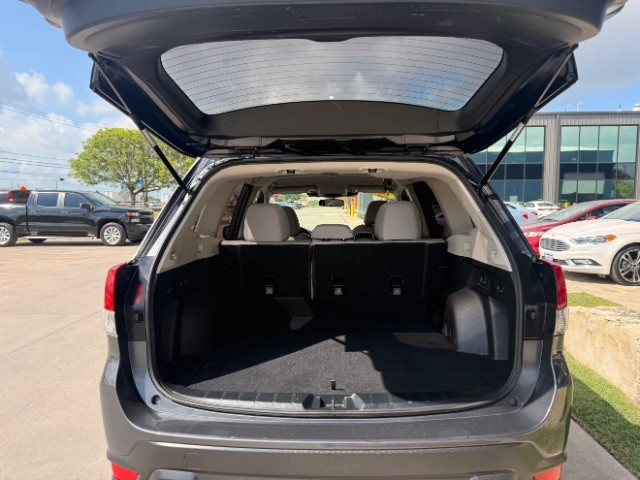 Subaru Forester Vehicle Full-screen Gallery Image 06