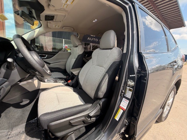 Subaru Forester Vehicle Full-screen Gallery Image 08