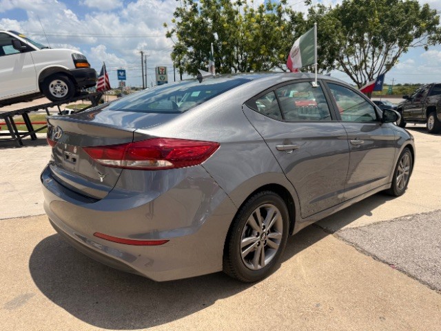 Hyundai Elantra Vehicle Full-screen Gallery Image 03