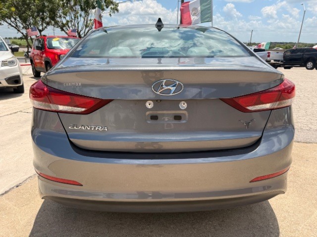 Hyundai Elantra Vehicle Full-screen Gallery Image 05