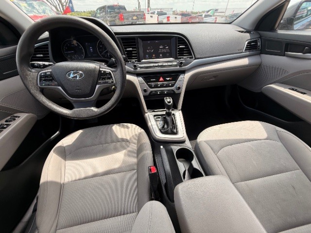 Hyundai Elantra Vehicle Full-screen Gallery Image 09