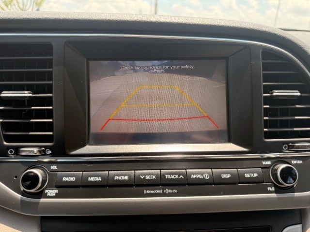 Hyundai Elantra Vehicle Full-screen Gallery Image 10