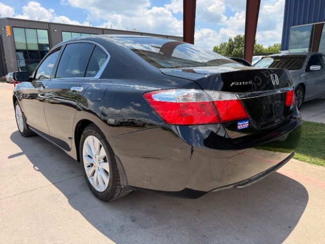 Honda Accord Sedan Vehicle Full-screen Gallery Image 02