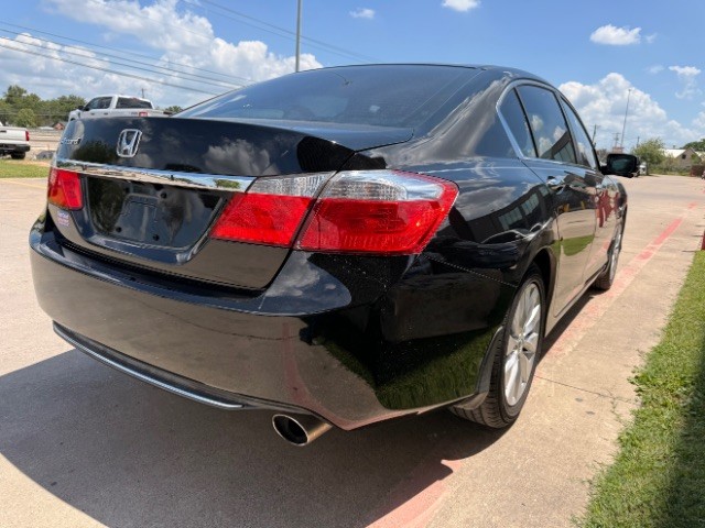 Honda Accord Sedan Vehicle Full-screen Gallery Image 03