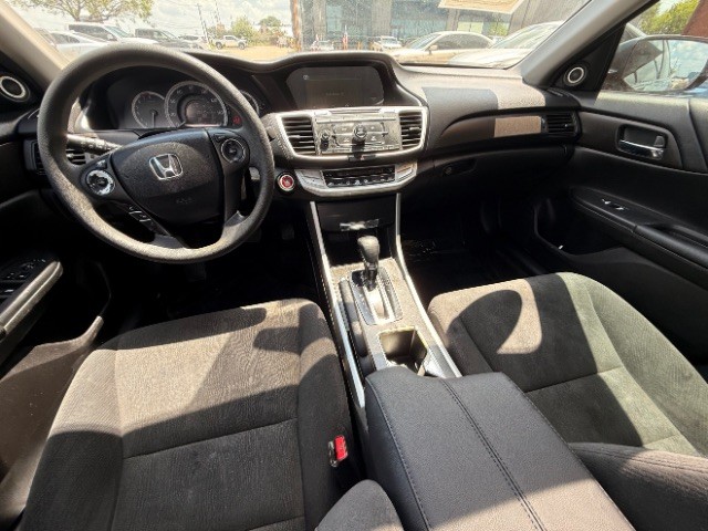 Honda Accord Sedan Vehicle Full-screen Gallery Image 08