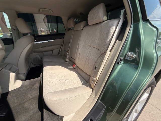 Subaru Outback Vehicle Full-screen Gallery Image 09