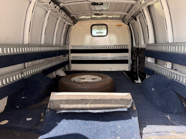 Chevrolet Express Cargo Van Vehicle Full-screen Gallery Image 06
