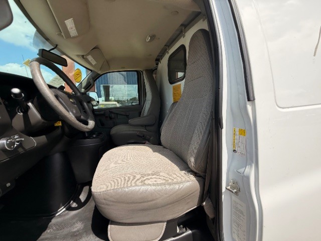 Chevrolet Express Cargo Van Vehicle Full-screen Gallery Image 08
