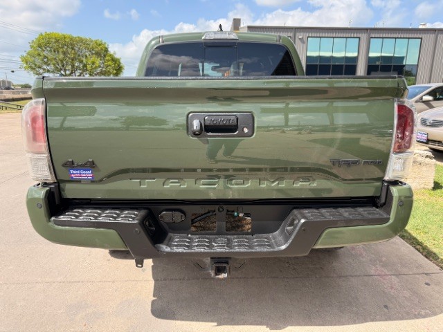 Toyota Tacoma 4WD Vehicle Full-screen Gallery Image 05