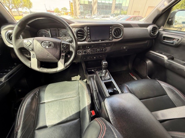 Toyota Tacoma 4WD Vehicle Full-screen Gallery Image 09