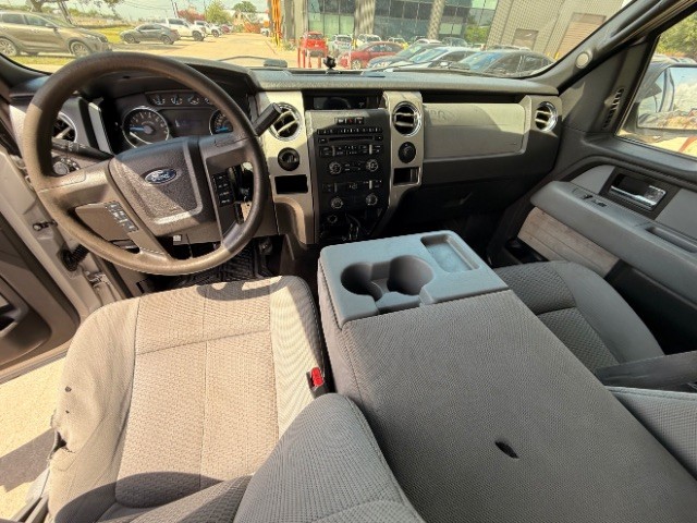 Ford F-150 Vehicle Full-screen Gallery Image 09