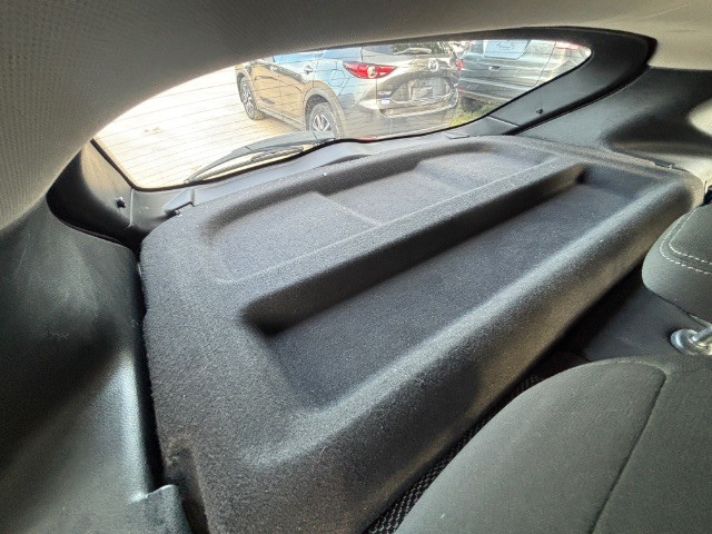 Nissan Rogue Sport Vehicle Full-screen Gallery Image 03