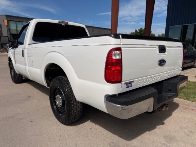 Ford Super Duty F-250 SRW Vehicle Full-screen Gallery Image 03