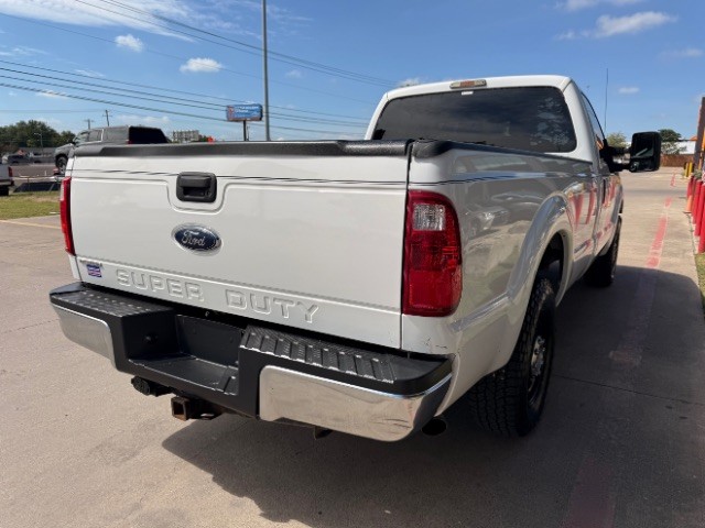 Ford Super Duty F-250 SRW Vehicle Full-screen Gallery Image 04