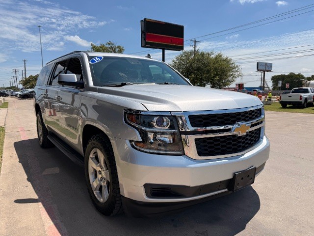 Chevrolet Suburban Vehicle Full-screen Gallery Image 02