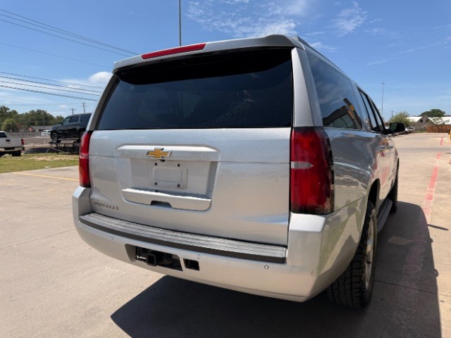 Chevrolet Suburban Vehicle Full-screen Gallery Image 05