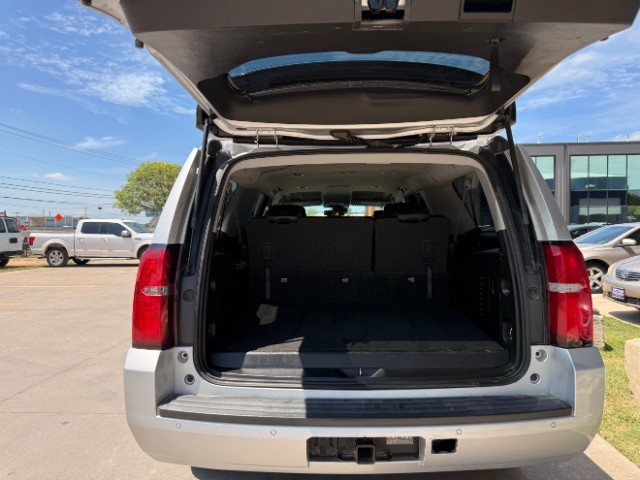 Chevrolet Suburban Vehicle Full-screen Gallery Image 06