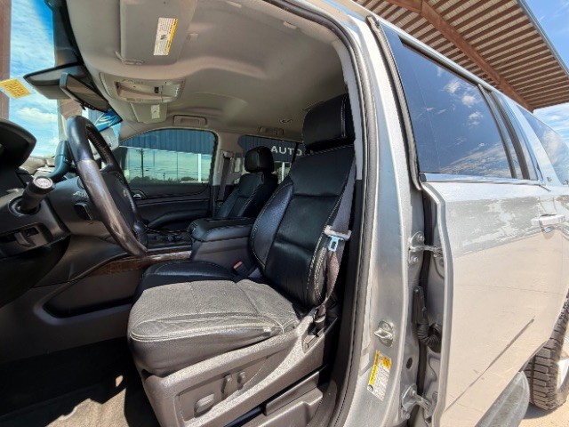 Chevrolet Suburban Vehicle Full-screen Gallery Image 07
