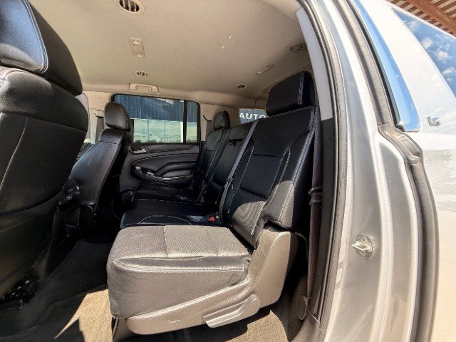 Chevrolet Suburban Vehicle Full-screen Gallery Image 08