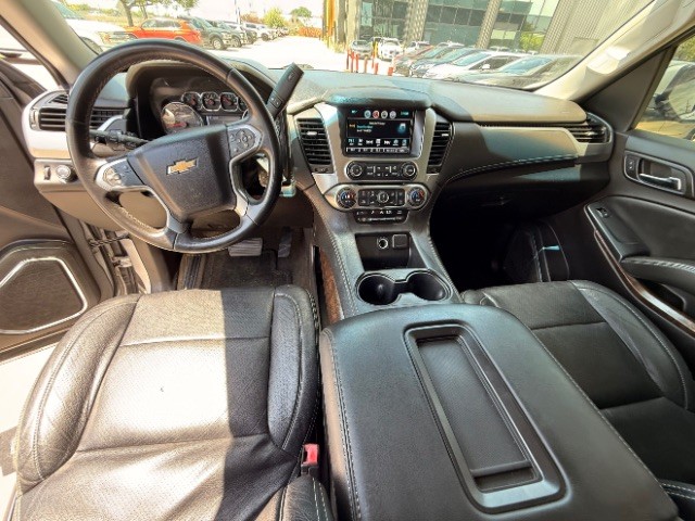 Chevrolet Suburban Vehicle Full-screen Gallery Image 10
