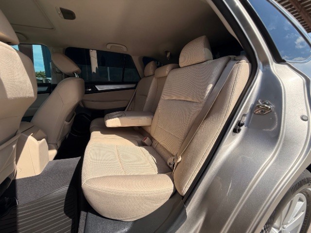 Subaru Outback Vehicle Full-screen Gallery Image 08