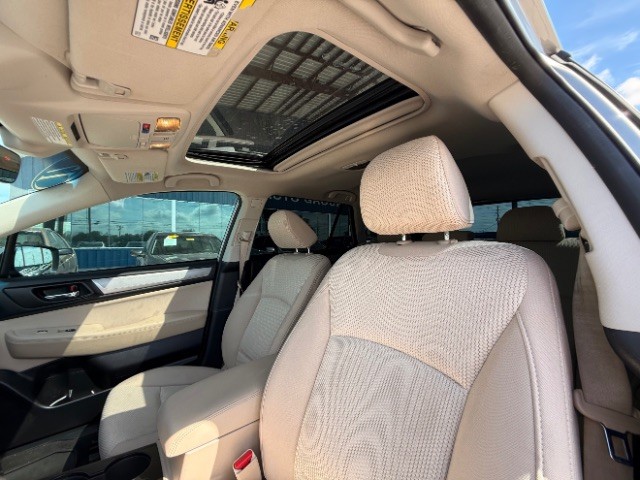 Subaru Outback Vehicle Full-screen Gallery Image 10