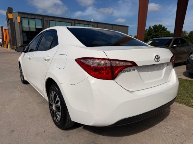 Toyota Corolla Vehicle Full-screen Gallery Image 03