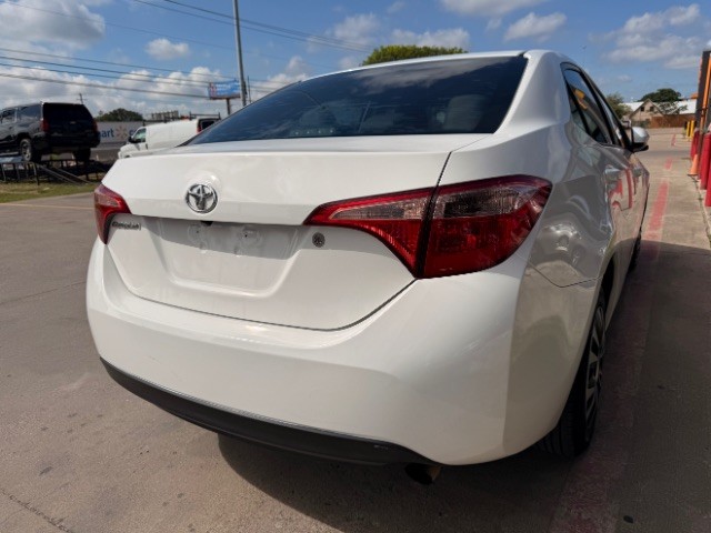 Toyota Corolla Vehicle Full-screen Gallery Image 04