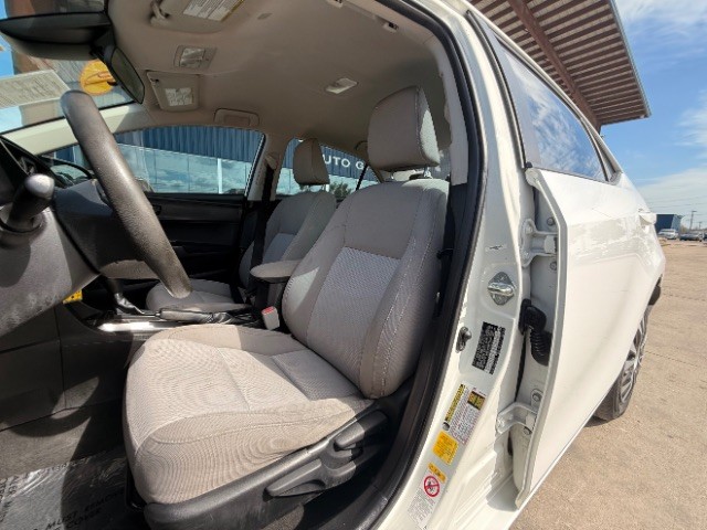 Toyota Corolla Vehicle Full-screen Gallery Image 07