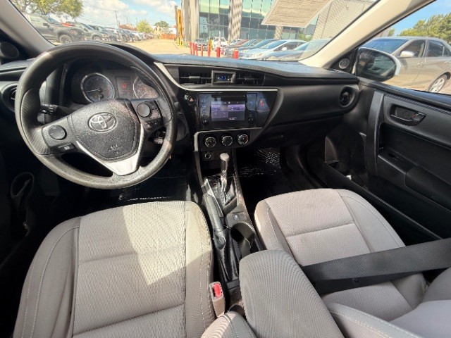 Toyota Corolla Vehicle Full-screen Gallery Image 09