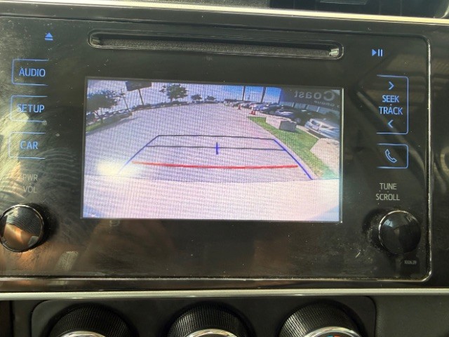 Toyota Corolla Vehicle Full-screen Gallery Image 10