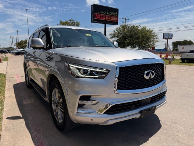INFINITI QX80 Vehicle Full-screen Gallery Image 02