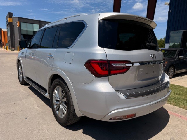 INFINITI QX80 Vehicle Full-screen Gallery Image 03