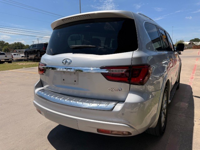 INFINITI QX80 Vehicle Full-screen Gallery Image 04