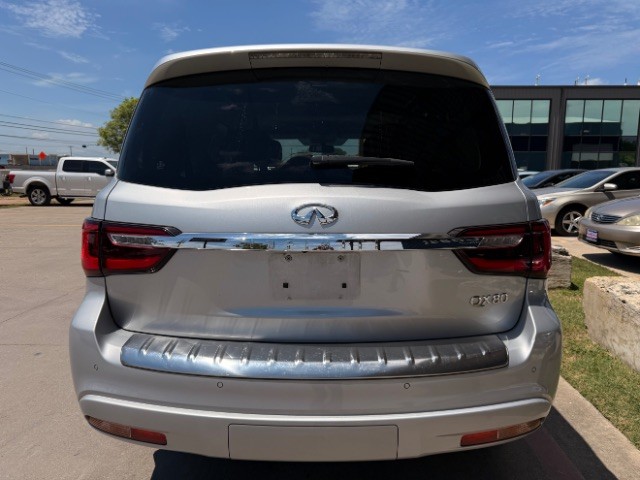 INFINITI QX80 Vehicle Full-screen Gallery Image 05