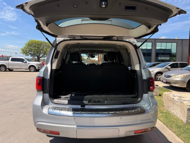 INFINITI QX80 Vehicle Full-screen Gallery Image 06