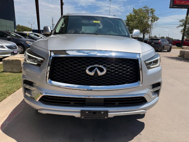 INFINITI QX80 Vehicle Full-screen Gallery Image 07