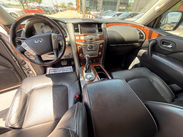 INFINITI QX80 Vehicle Full-screen Gallery Image 11